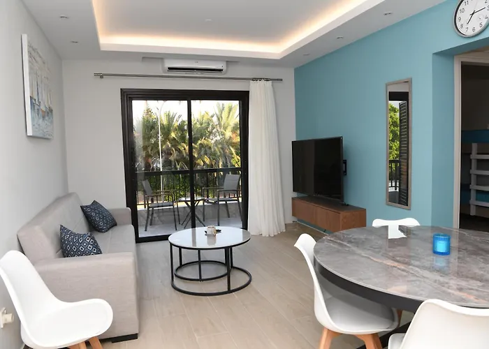 Alexis Apartments - Newly Renovated 2-Bedroom With Swimming Pool